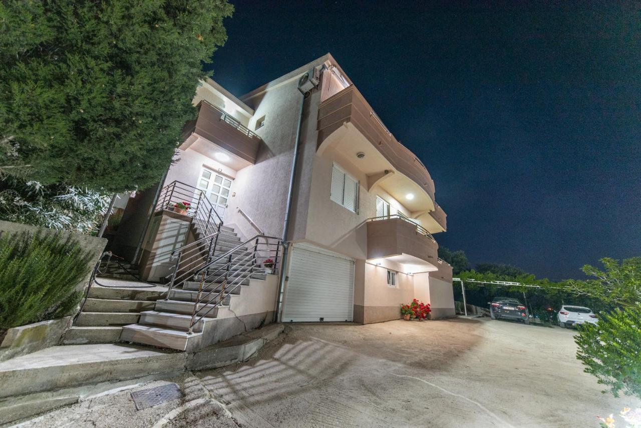 Egzon Apartment *