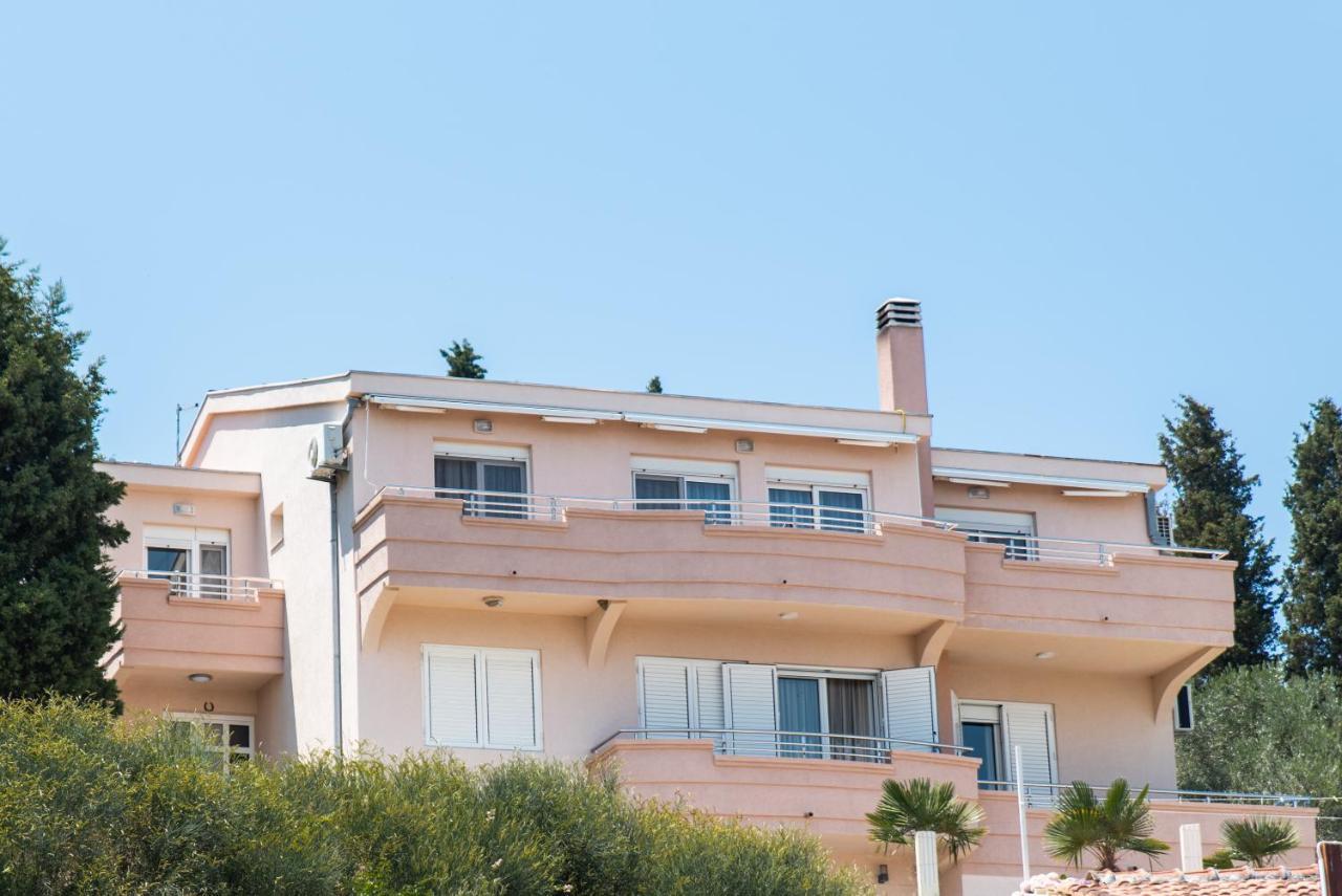 Egzon Apartment *
